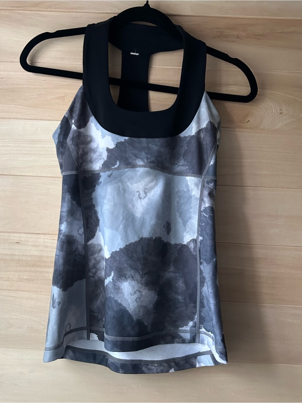 Lululemon Scoop Neck Tank Size 4 athletica Black & Gray Abstract Racerback Tank